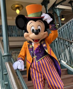 Halloween v Disneylandu, Disney Grand Magic 4*
